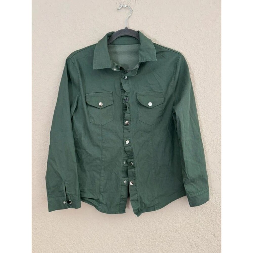 Long sleeve button down w/ snap buttons - size M - EUC!!